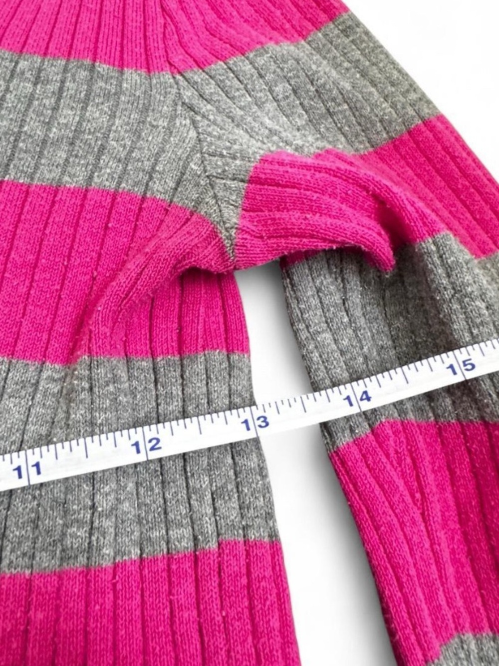 lei Ribbed V-Neck Striped Sweater in Gray and Hot Pink - Picture 6 of 8